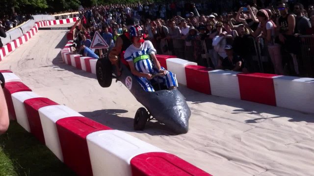 Chute à la Red Bull Caisses à Savon