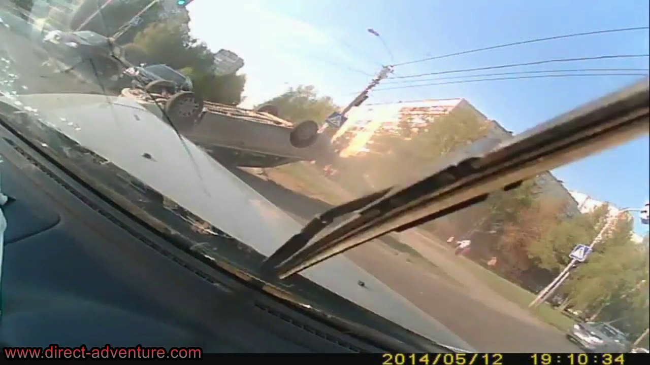 Compilation d'accident de voiture qui dure plus de 20 minutes.