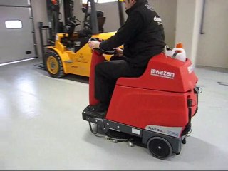 ZEMİN YIKAMA OTOMATI BİNİCİLİ HAZAN MAKİNA CLEANFİX