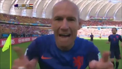 Arjen Robben Tutulmuyor. Avusturalyaya mükemmel bir gol attı.
