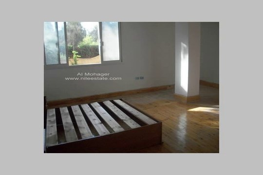 شقة نصف مفروش للايجار بحديقة خاصة ومدخل خاص بالمعادي السرايات