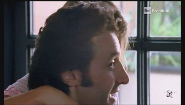 Flavio Insinna soccorre a modo suo Christiane Filangieri colta dalle doglie