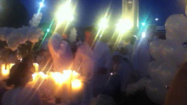 DINER BLANC JEUDI 13 JUIN 2014: LA BATAILLE DES POUCES