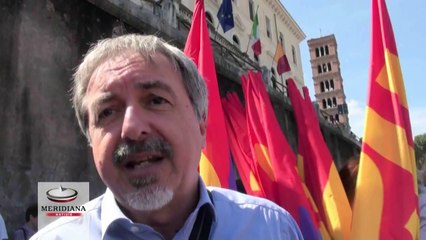 Scendono in piazza di dipendeni della PA, magliette da calimero per Madia