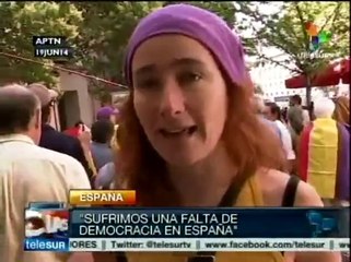 Miles de españoles protestan contra la monarquía y piden ser república
