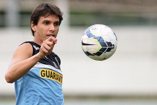 Zeballos põe panos quentes em salários atrasados