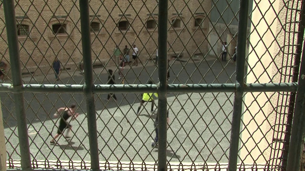 Wie Ölsardinien: Häftlinge in Italien