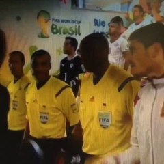 Árbitro da Copa do Mundo fica no vácuo e ganha consolo de Casillas