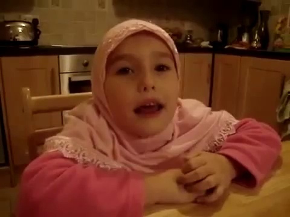 Fillette Lituenne récitant le Coran