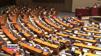 Rival parties clash over government's three-year economic plan