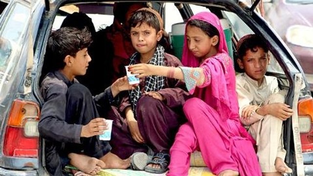 Tens of thousands flee Pakistan offensive