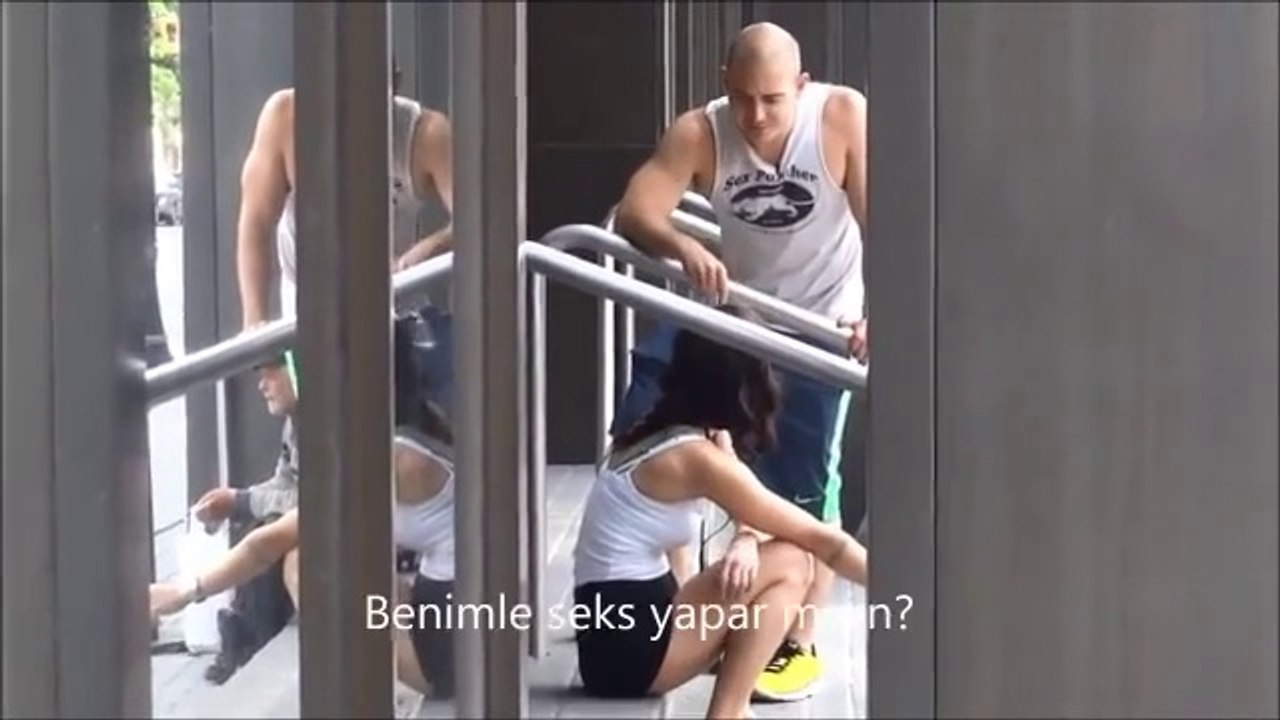 Sokaktan Geçenlere Seks Teklif Etmek