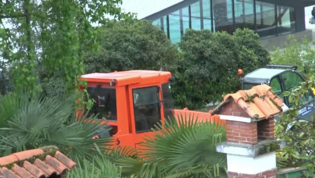 LES W-D.D. MICHOU FRIDAY NEWS - 23 MAI 2014 - EMBARQUEMENT DU MATERIEL DE T.P. UTILISE POUR LA RENOVATION DE LA CHAUSSEE AVE NITOT.