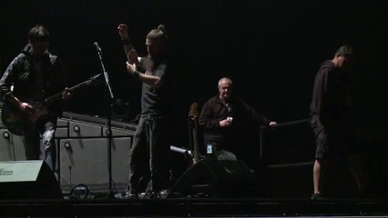 Indochine, les dessous d'un concert - Episode 2 "Des métiers très divers"