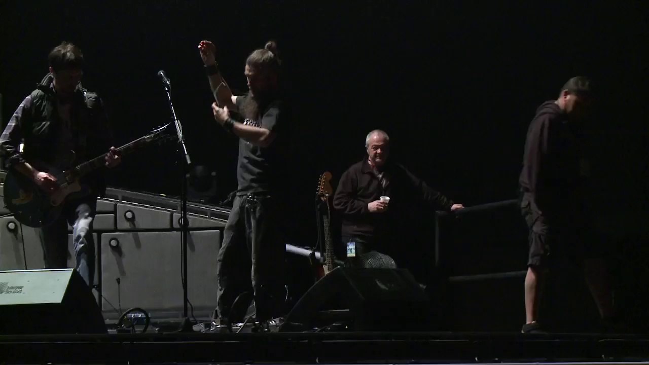 Indochine, les dessous d'un concert - Episode 2 "Des métiers très divers"