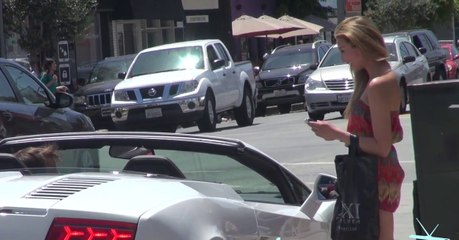 Faire monter une inconnue dans sa Lamborghini sans décrocher un seul mot