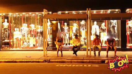 Durakta Bekleyenlere Yapılan Sniper Şakası