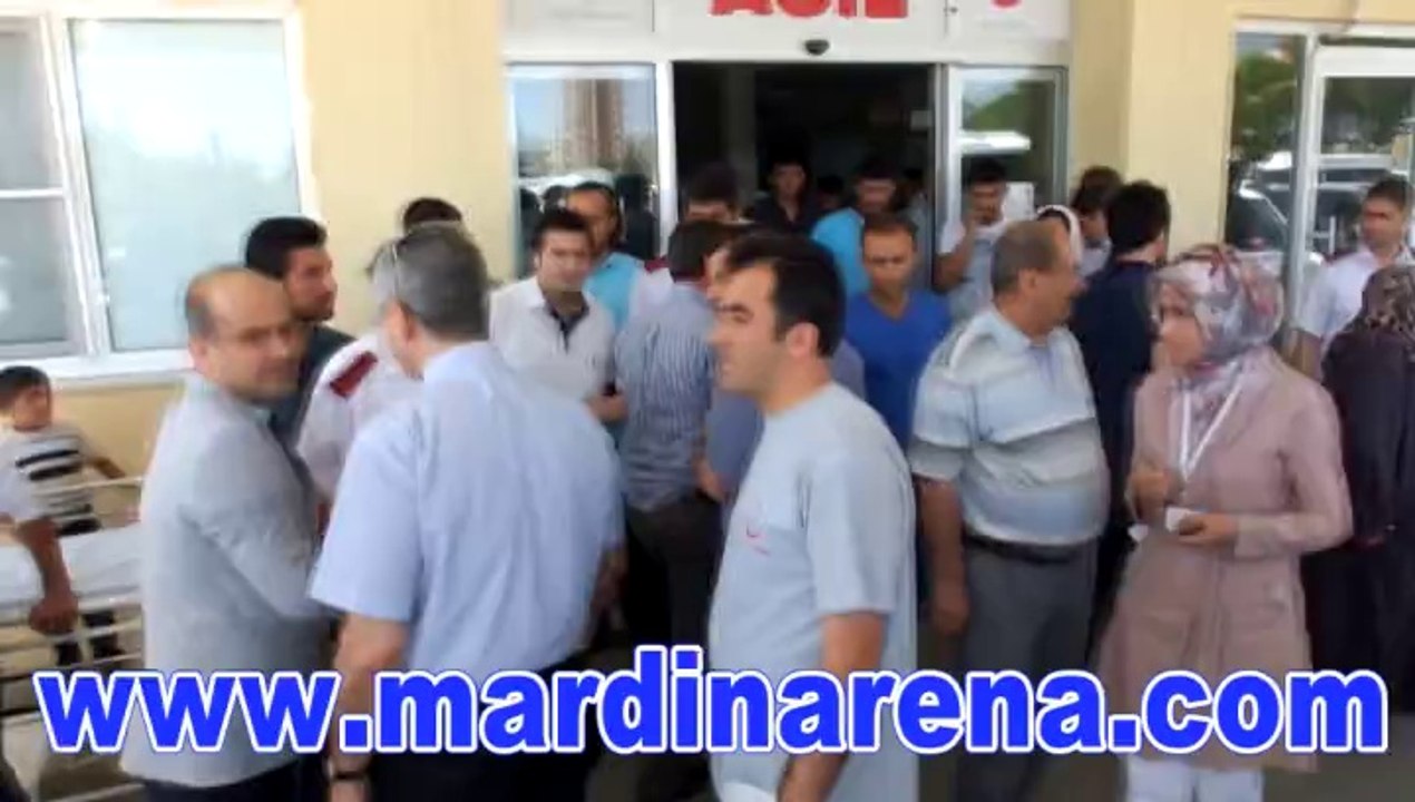 Mardin merkezde bir polis kaza kurşunuyla yaralandı
