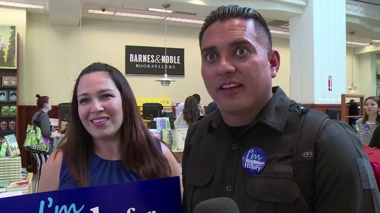 Hillary Clinton dédicace ses mémoires à Los Angeles