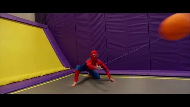 Super Héros en Trampoline