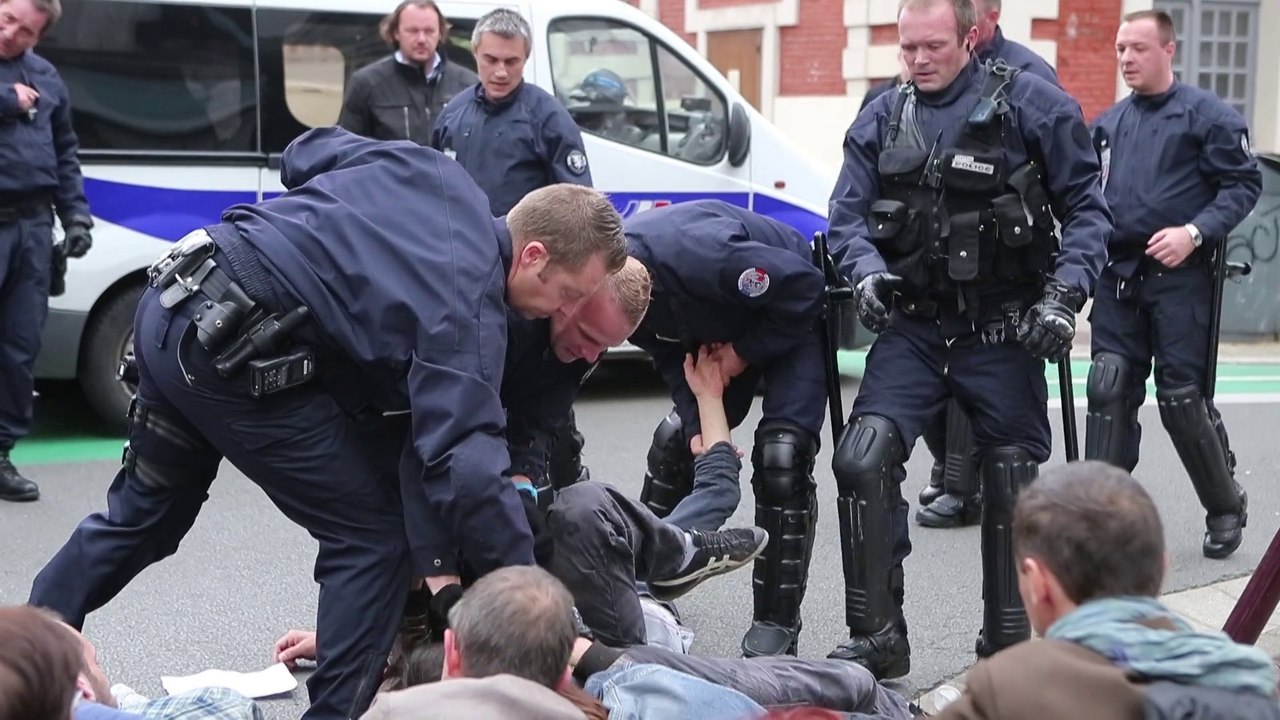 Lille : une vingtaine d’intermittents perchés sur un toit, la police intervient
