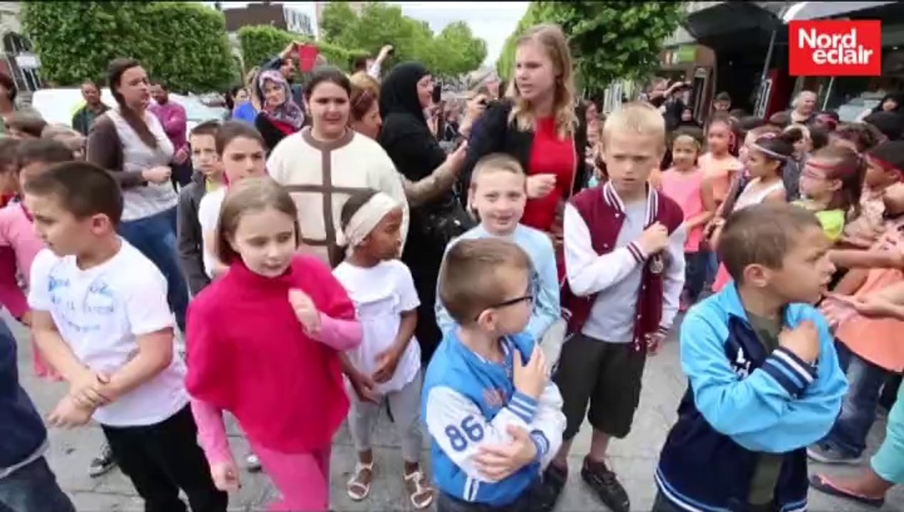 Un flashmob rassemble  écoliers à Roubaix
