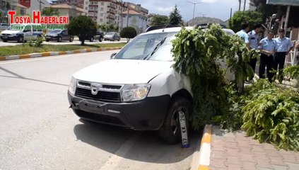 Tosya Tedaş Önünde Trafik Kazası