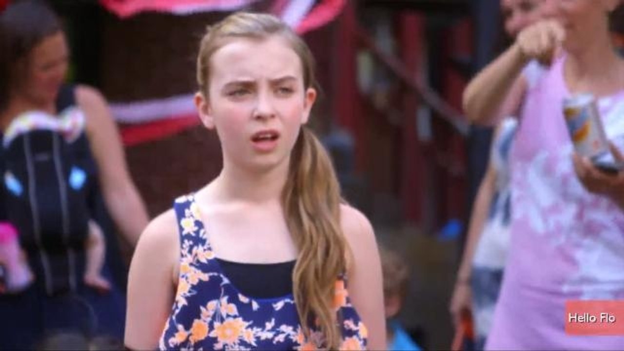 Mom Throws 'First Moon Party' For Daughter Faki...