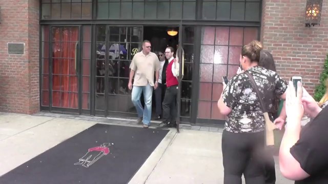 19.06.2014 NYC Robert Pattinson hurries on affairs