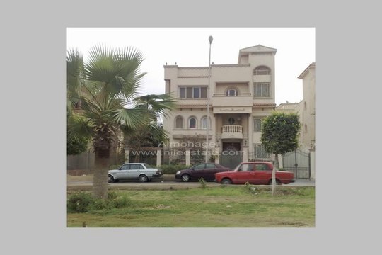 شقة فاخرة للايجار مفروش فى الحي الرابع القاهرة الجديدة