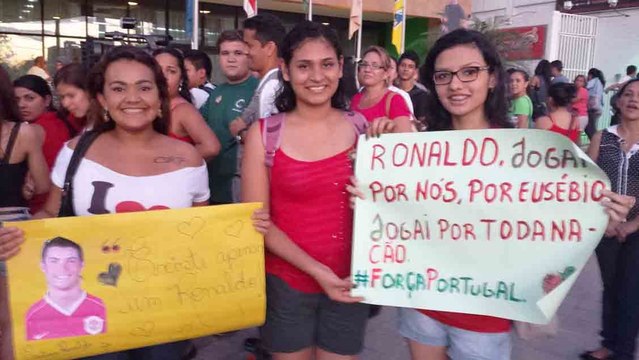 Multidão espera chegada de CR7 e companhia à Manaus