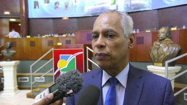 Victorin Lurel à propos de l'UAG / plénière conseil régional