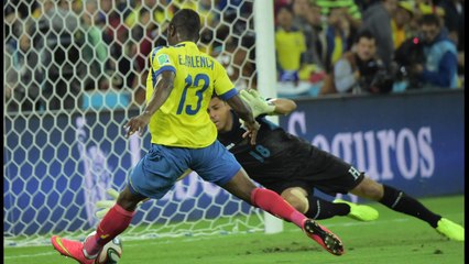 Equador vence Honduras e segue vivo