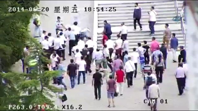 Şişli'de Türk bayrağı karşıtına linç girişimi