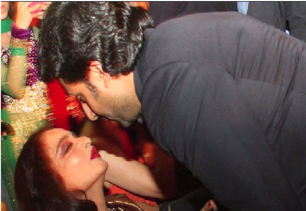 Abhisekh Bachchan Caught Kissing Rekha!