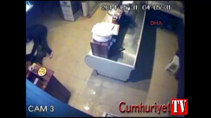 Film sahnelerini aratmayan soygun kamerada