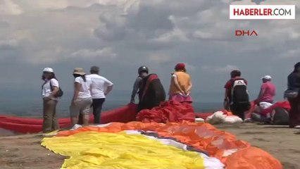 Paraşütçüler Mustafakemalpaşa'da Buluştu