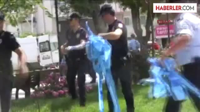 Şüpheli Valizden Arabesk Kasetler Çıktı