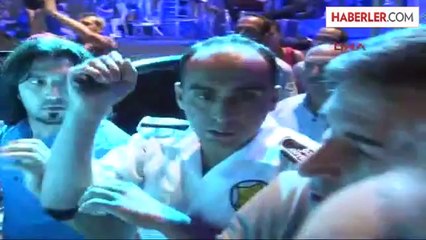 Dha Yurt: Fırat Üniversitesi Güvenlikçileri Coplarla Gazetecilere Saldırdı: 10 Yaralı