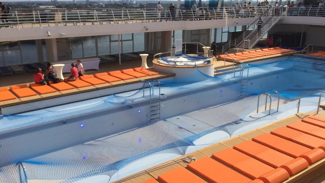 TUI Cruises Mein Schiff 3 Hamburg KIEL 25 Meter Pool auf hoher See