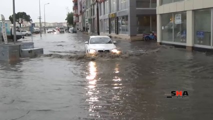 Silivri’de şiddetli yağmur yolları göle çevirdi