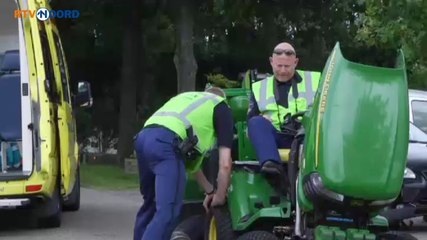 Zitmaaier botst op auto - RTV Noord