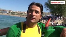 Balkan Flyboard Şampiyonu'ndan Van Gölü Canavarı kostümlü gösteri