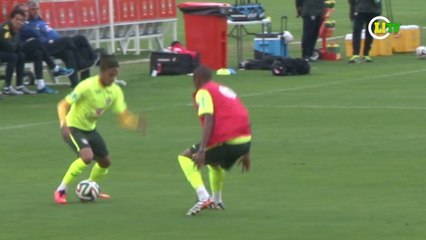 Neymar manda lambreta humilhante durante treino do Brasil