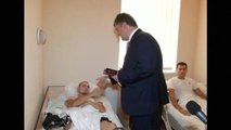 Ukraine's Poroshenko visits wounded soldiers