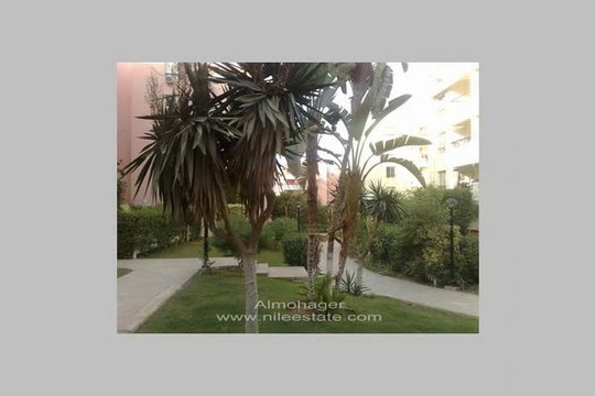 دور ارضى بحديقة للبيع فى مدينة الرحاب