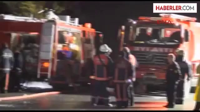 Hadımköy'de Hortum ve Kablo Bulunan 4 Katlı Depoda Yangın Çıktı.