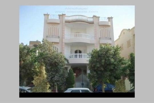 شقة 165 متر للبيع بالحى الأول التجمع الخامس