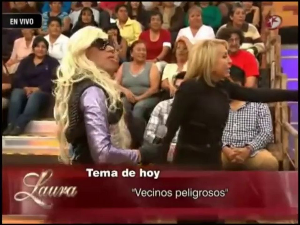 Laura Bozzo imitando a Ana María Polo