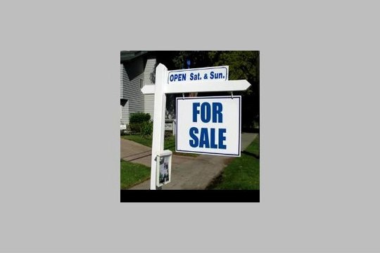 شقة للبيع في شارع النزهة بسعر مغري